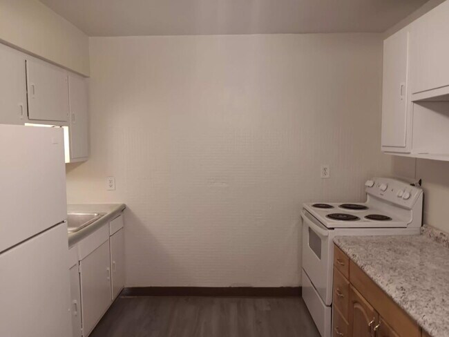 Building Photo - 5851 Stieren Dr