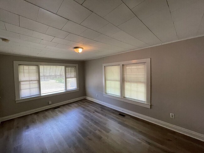 Foto del edificio - Freshly painted 2 bedroom 1 bath house- Pet Friendly!