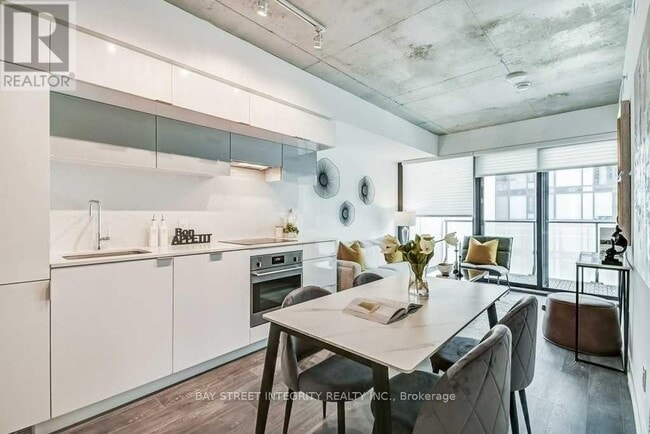 Photo du bâtiment - 185 Roehampton Ave