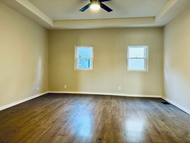 Foto del edificio - 1709 N Maplewood Ave