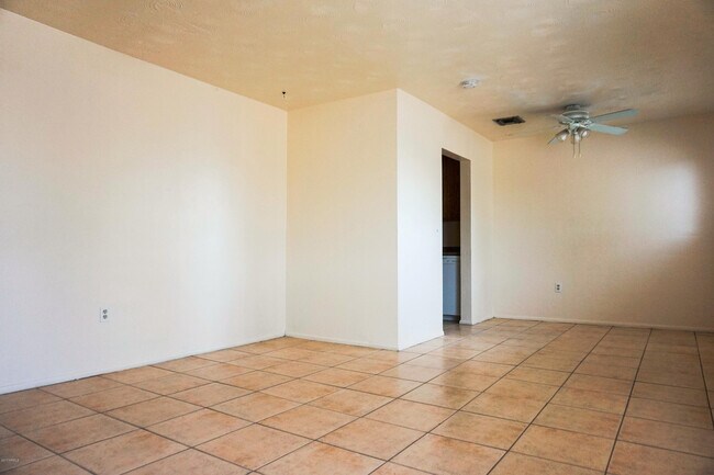 Building Photo - 1123 W Elna Rae St