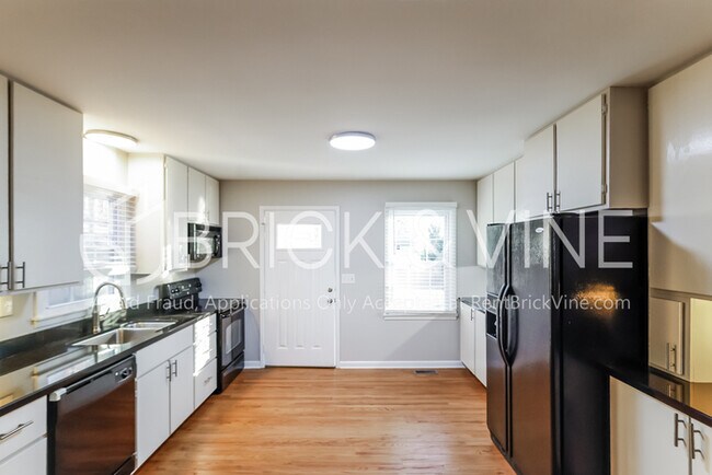 Foto del edificio - 813 Highbury Dr