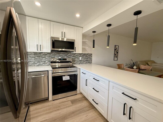 Foto del edificio - 9355 SW 8th St