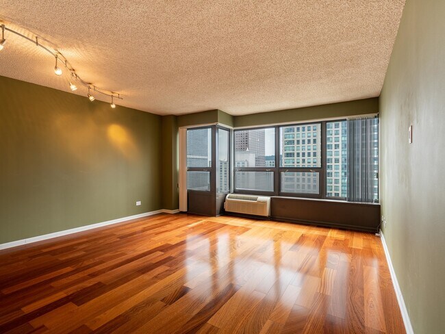 Foto del edificio - 30 E Huron St