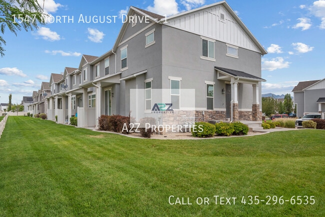 Building Photo - 1547 N August Dr
