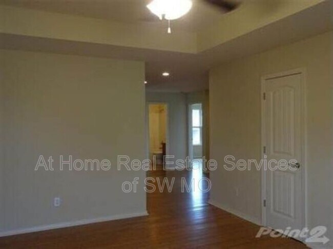 Foto del edificio - 3327 S Parkmont Ct