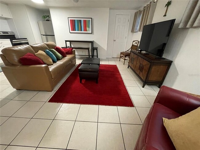 Foto del edificio - 828 S Tuttle Ave