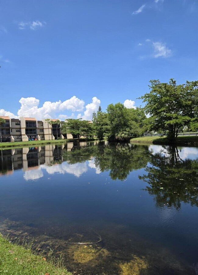 Foto del edificio - 302 Lakeview Dr