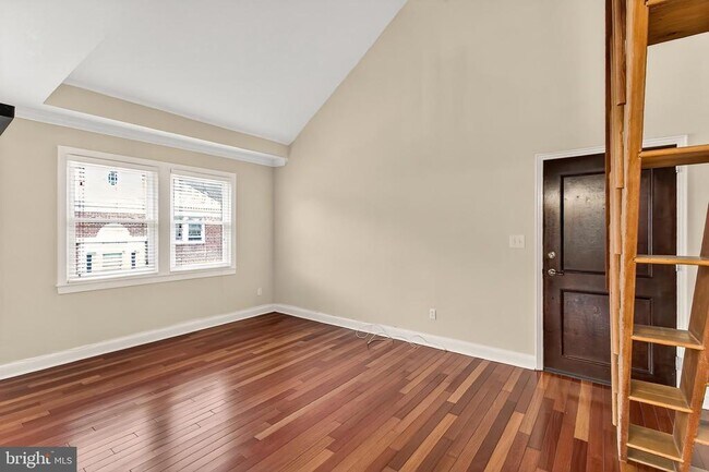 Foto del edificio - 718 S Washington St