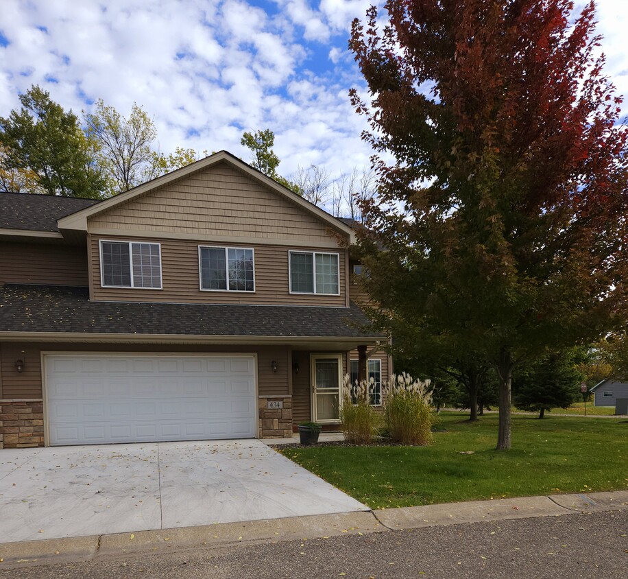 Primary Photo - 434 Cedar Pl