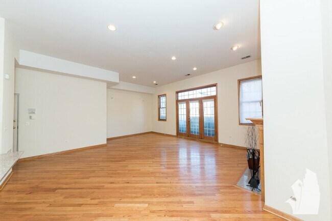 Foto del edificio - 2539 N Southport Ave