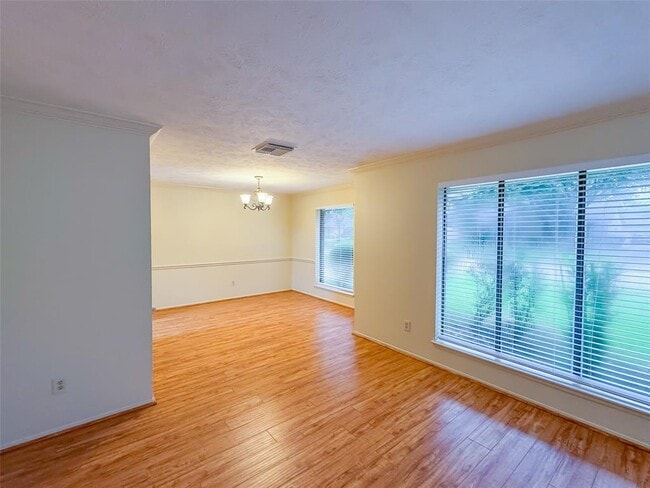 Building Photo - 2926 Colonial Dr