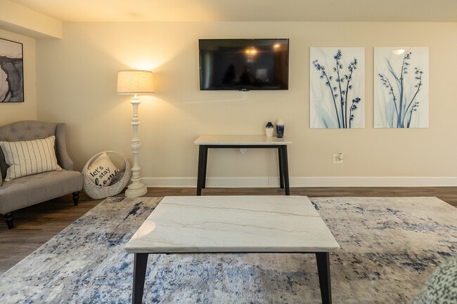 Sala de estar - Deer Park Apartments