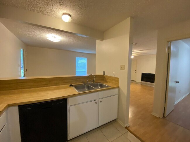 Foto del edificio - 7837 Bles Ave.