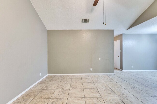 Building Photo - North Austin Duplex 2 Bedroom with a Large...