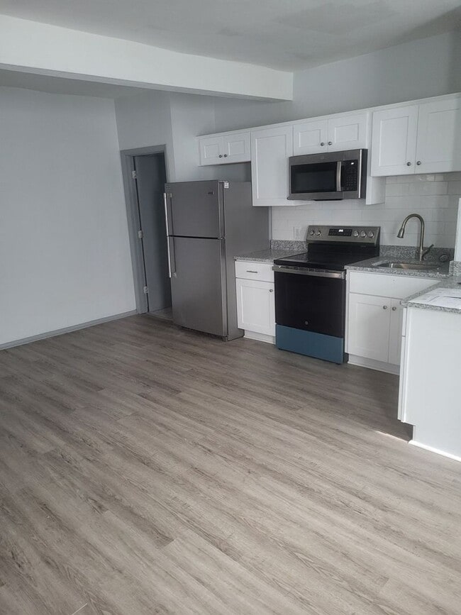 Building Photo - Colonial Place – Bottom Unit for Rent