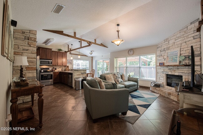 Foto del edificio - 13544 Crashaw Rd