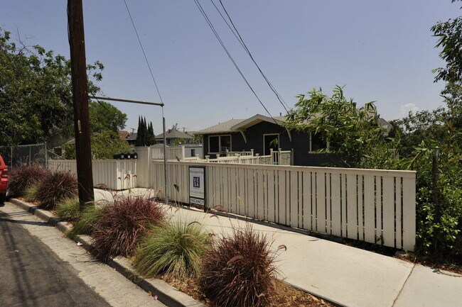 Foto del edificio - Edgeware Properties LLC