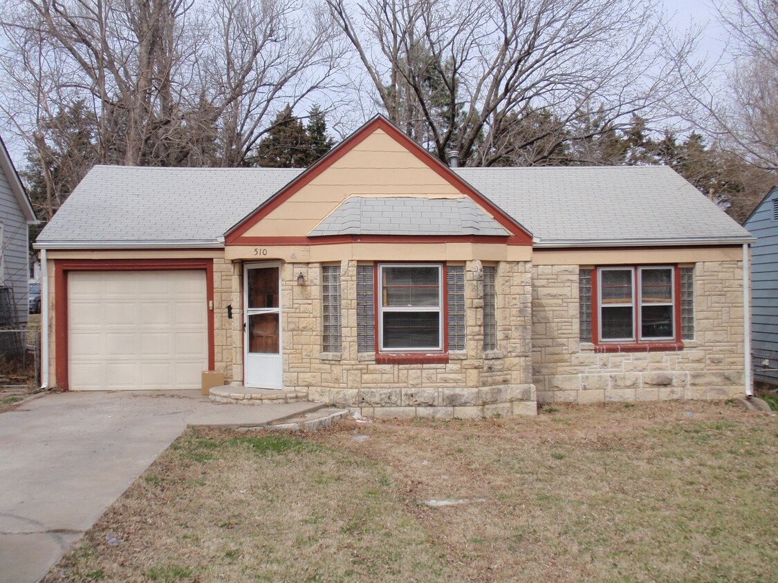 Primary Photo - Single Family 2 Bedroom with Garage and fe...