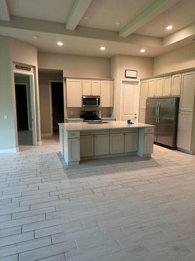 Building Photo - 2972 Edington Dr