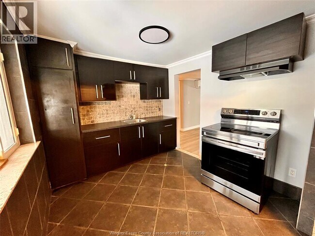 Building Photo - 1056 Erie St E