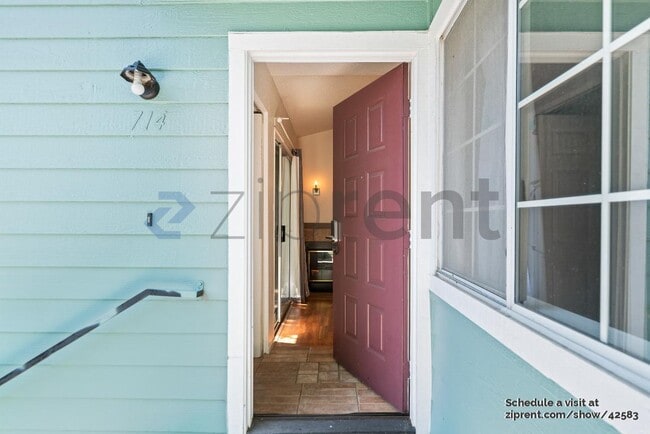 Building Photo - 714 Waterford Pl