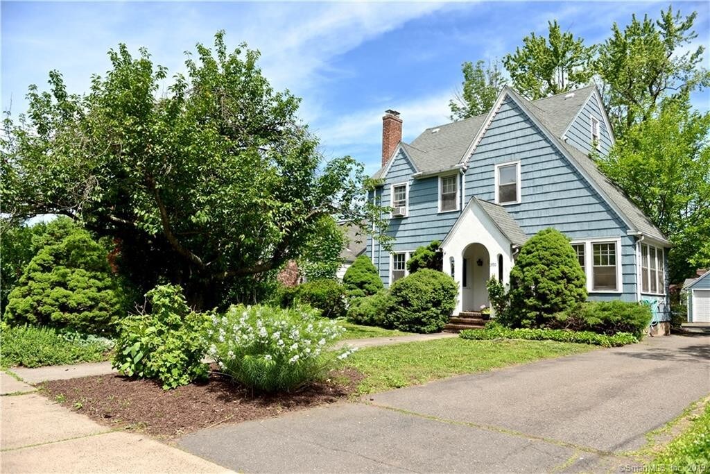 Primary Photo - 390 Fern St