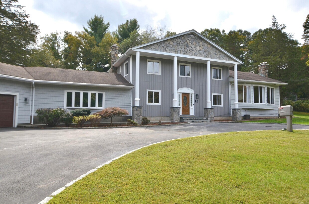 Primary Photo - 21 Saxony Dr