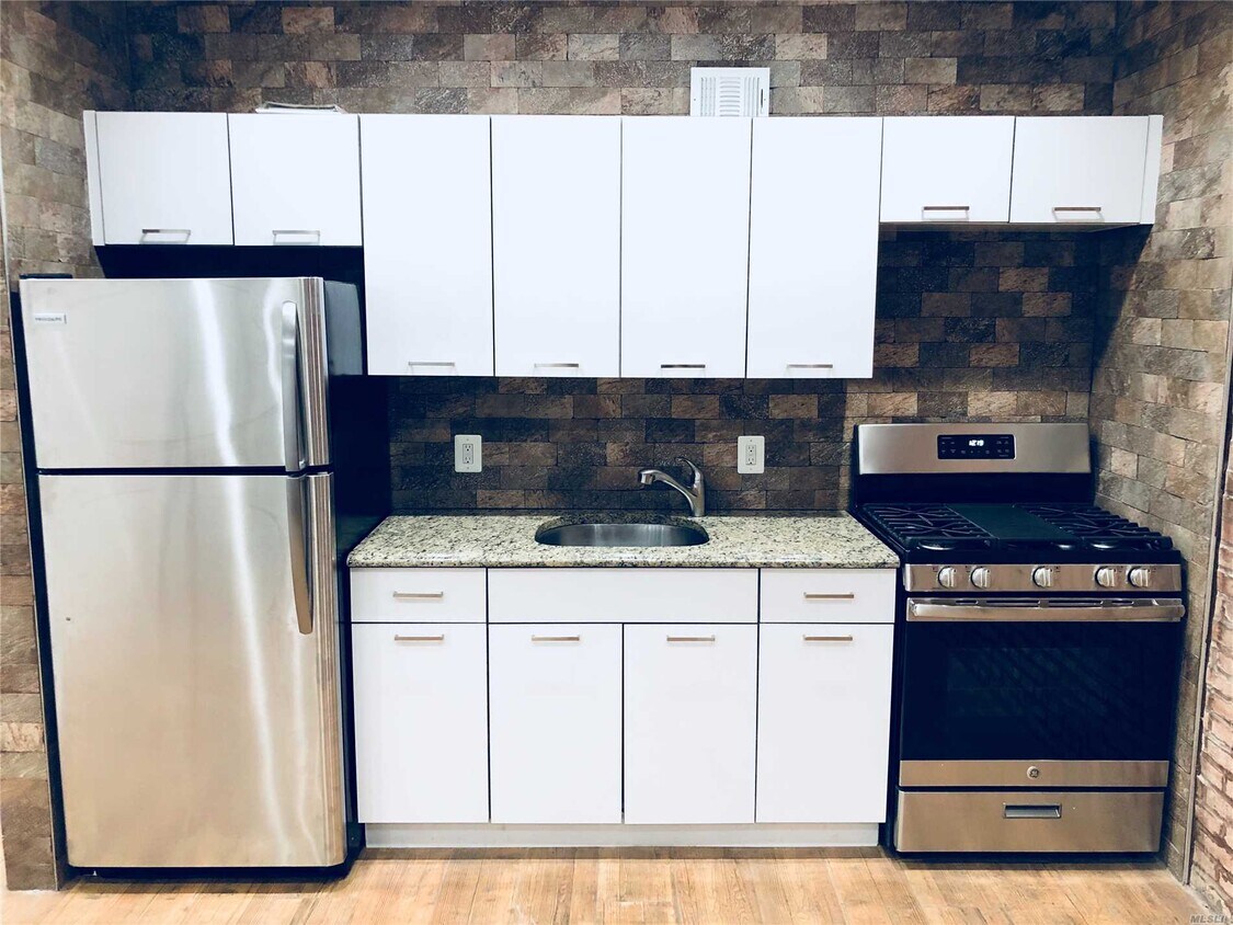 Foto principal - 615 Marcy Ave