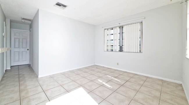 Building Photo - 2723 Griffin Rd