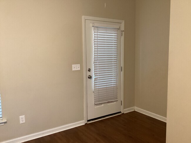 Building Photo - 708 Canyon Drive