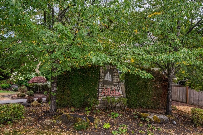 Building Photo - North East Facing 4 bed 3 bath ready for m...