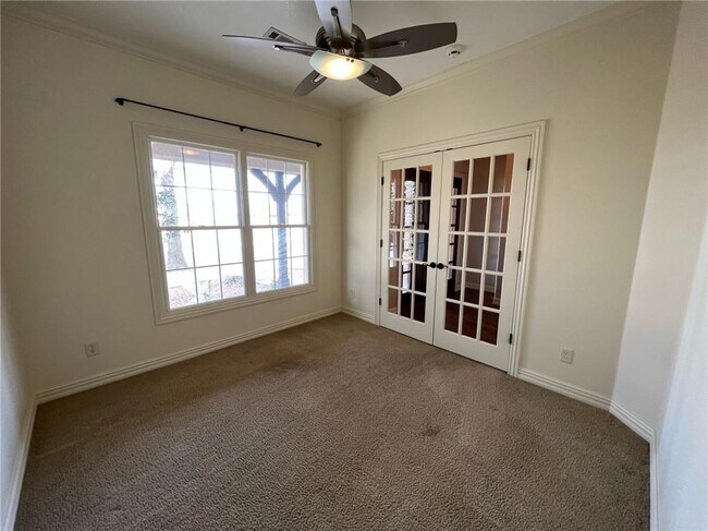 Foto del edificio - 1004 NE Carnahan Ct