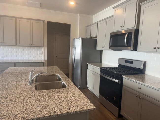 Foto del edificio - Room in Townhome on Poppy Ct