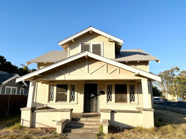 Building Photo - 19th Street