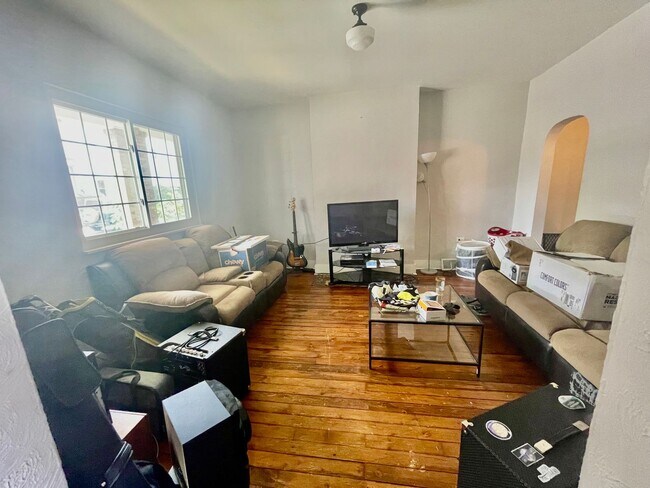 Foto del edificio - 4 Bed 1 Bath- Southside Slopes Pittsburgh PA