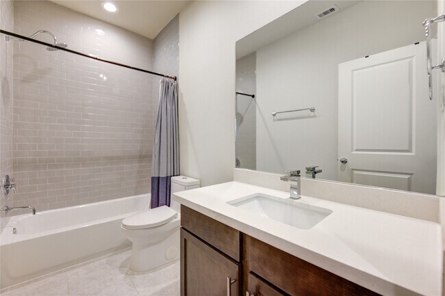 Foto del edificio - 730 Carriage Knls Dr
