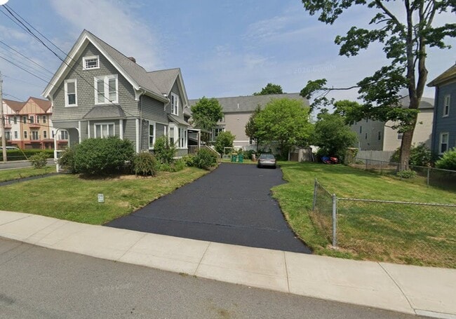 Building Photo - 141 Rumford Ave