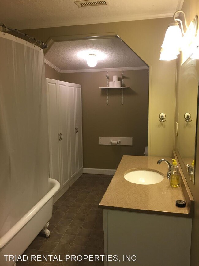 Foto del edificio - 3 br, 1 bath House - 339 WORTH ST.