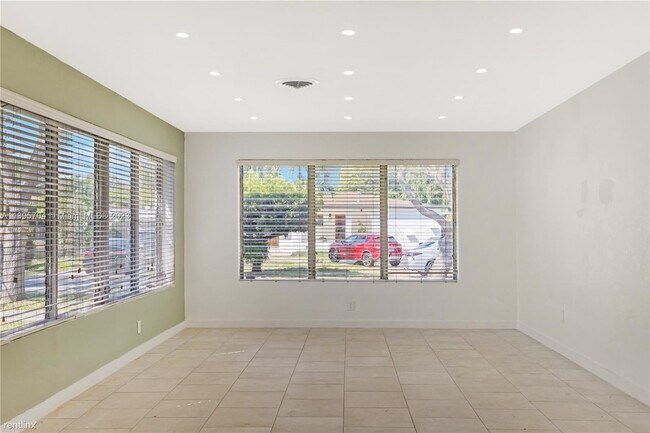 Foto del edificio - 4 br, 3 bath House - 50 NE 132nd Ter