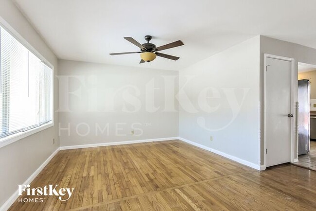 Building Photo - 12029 Glengrove Dr