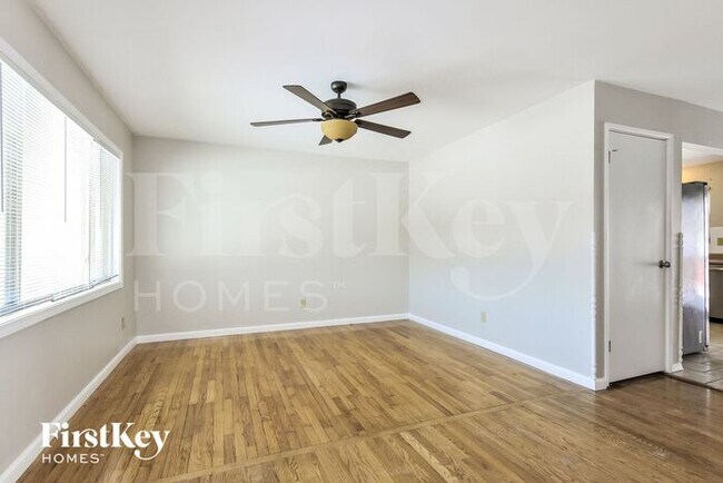Foto del edificio - 12029 Glengrove Dr