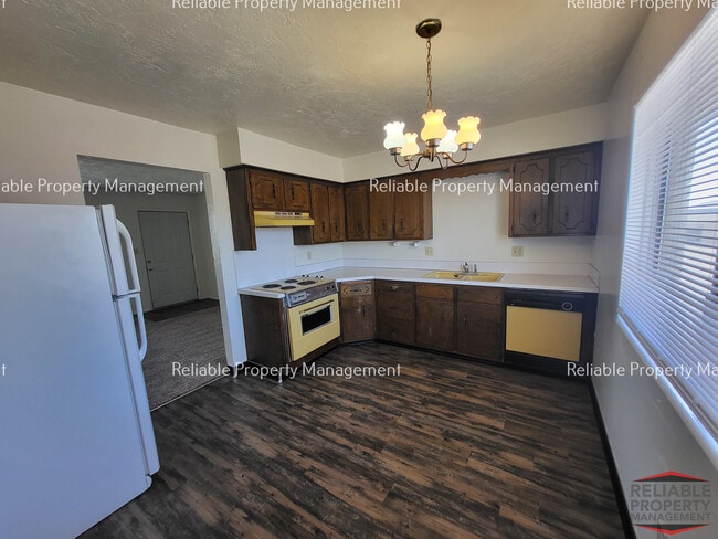 Foto del edificio - 1388 Ashment Ave