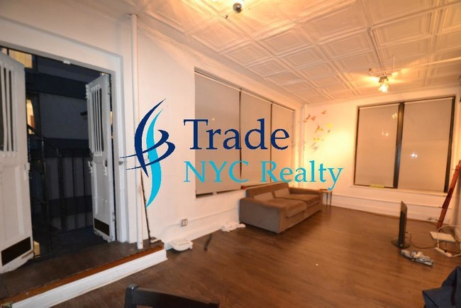 Building Photo - 115 W 23rd St