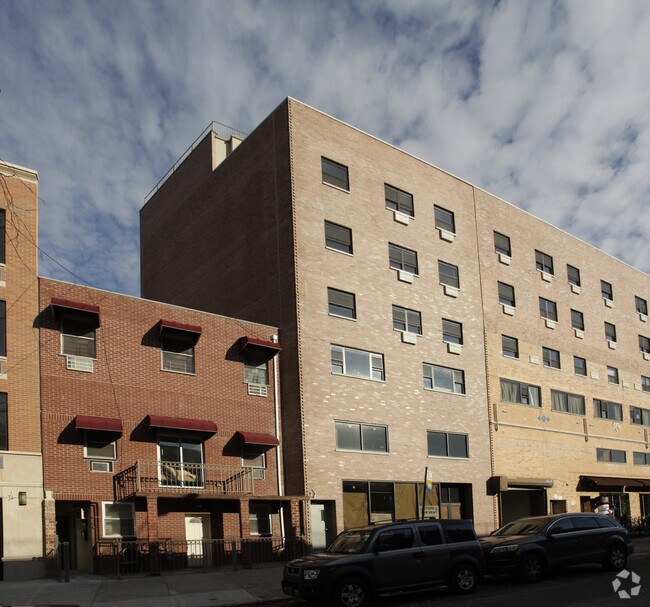 Primary Photo - 3015 Newtown Ave