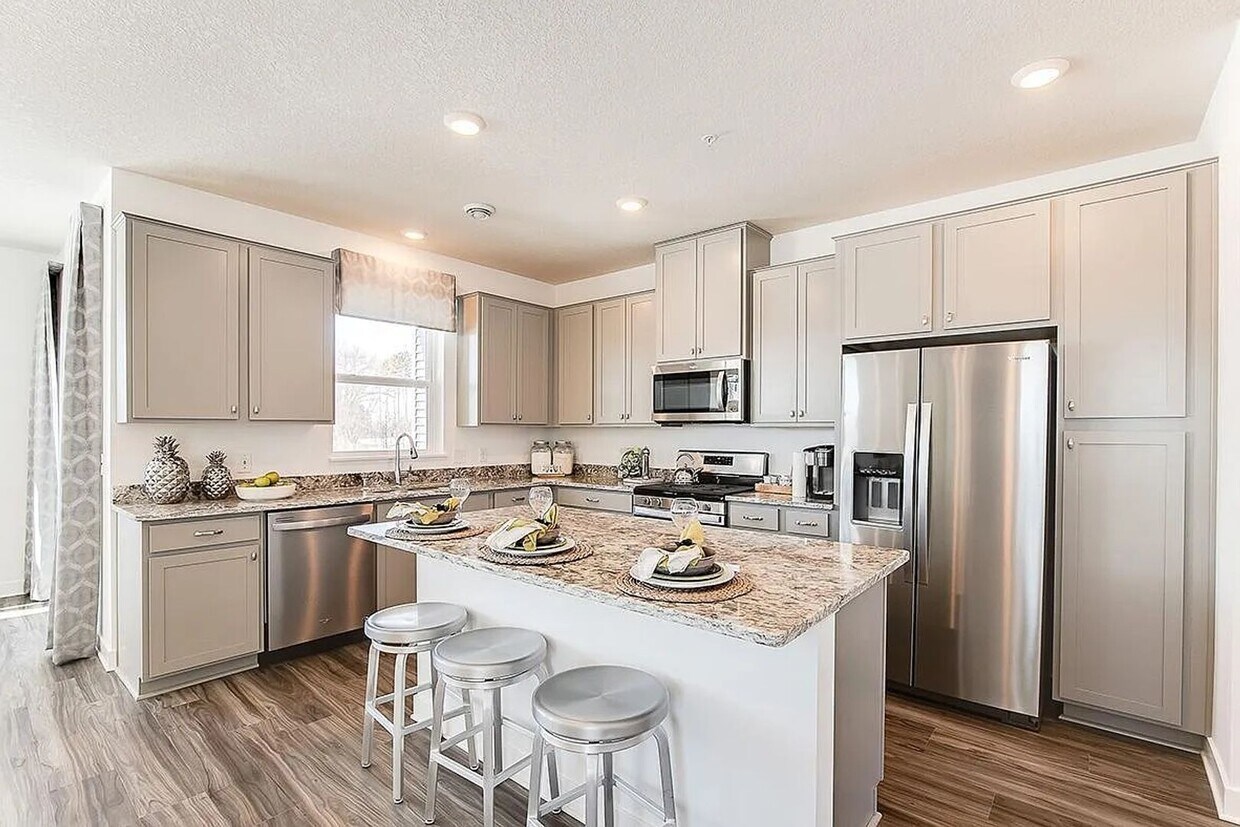 Foto principal - Rare 1 year old new construction home!!! N...