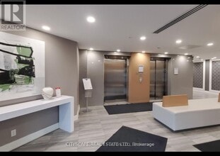 Building Photo - 102 Grovewood Common