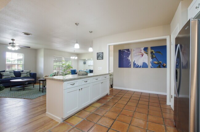 Foto del edificio - 419 Rexford Dr