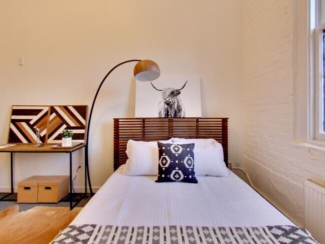 Building Photo - bedroom in San Francisco CA 94103