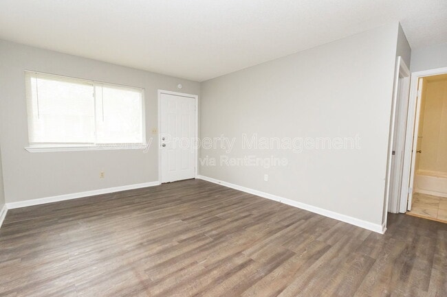 Building Photo - 124 Fawn Dr